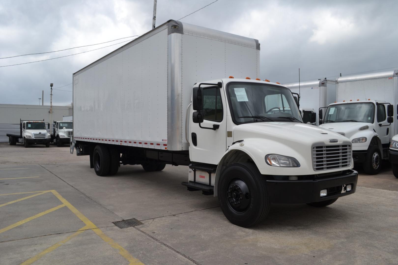 2018 WHITE /BLACK FREIGHTLINER M2-106 with an CUMMINS B6.7L 220HP engine, ALLISON 2100RDS AUTOMATIC transmission, located at 9172 North Fwy, Houston, TX, 77037, (713) 910-6868, 29.887470, -95.411903 - Photo#2